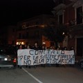 Il corteo contro l'ampliamento della discarica