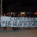 Il corteo contro l'ampliamento della discarica