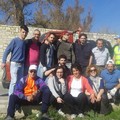 Foto di gruppo con il "risultato finale" della pulizia