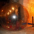 Danza in una sfera sulle chianche del borgo antico