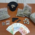 La droga e la pistola sequestrate dai Carabinieri