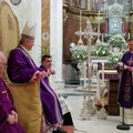 Don Gianni, don Pietro e don Benedetto salutano Mons. Cornacchia