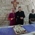 Una torta in Curia per festeggiare il Vescovo