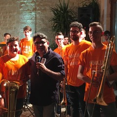 Nicola De Matteo con giovani musicisti a Palazzo Vescovile