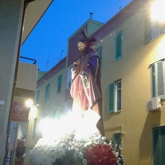 La statua in primo piano