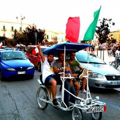 Con ogni mezzo...