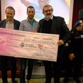La consegna dell'assegno per le due Onlus
