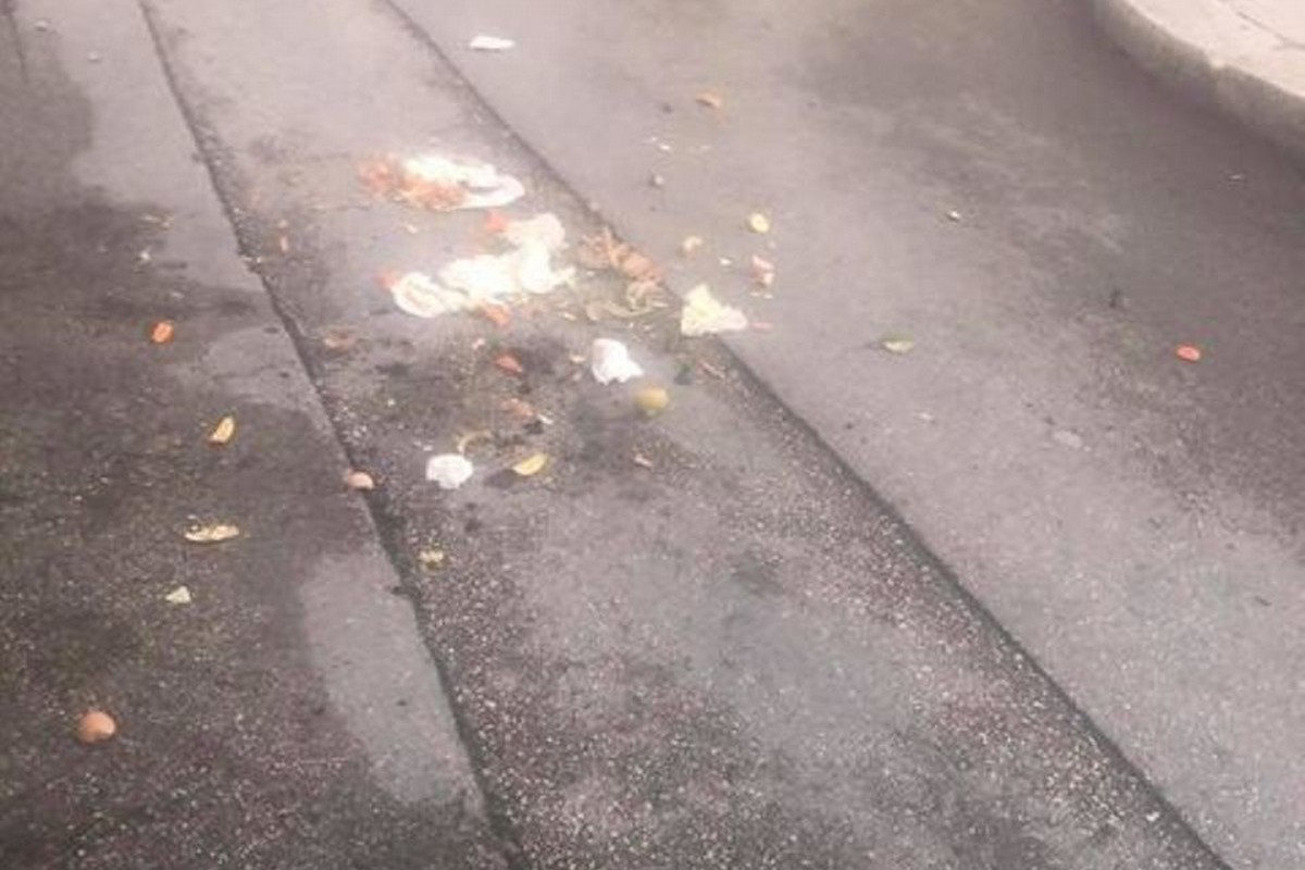 I rifiuti in piazza Porto