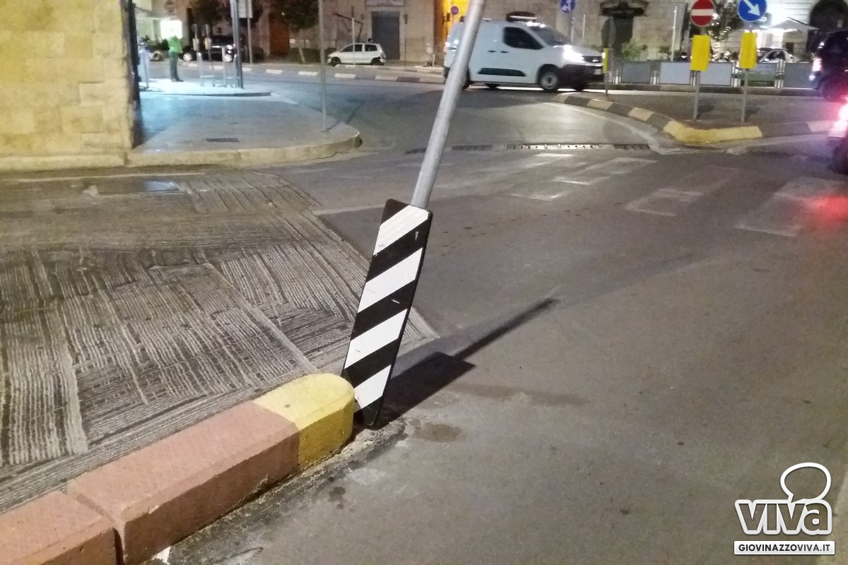 Segnaletica abbattuta