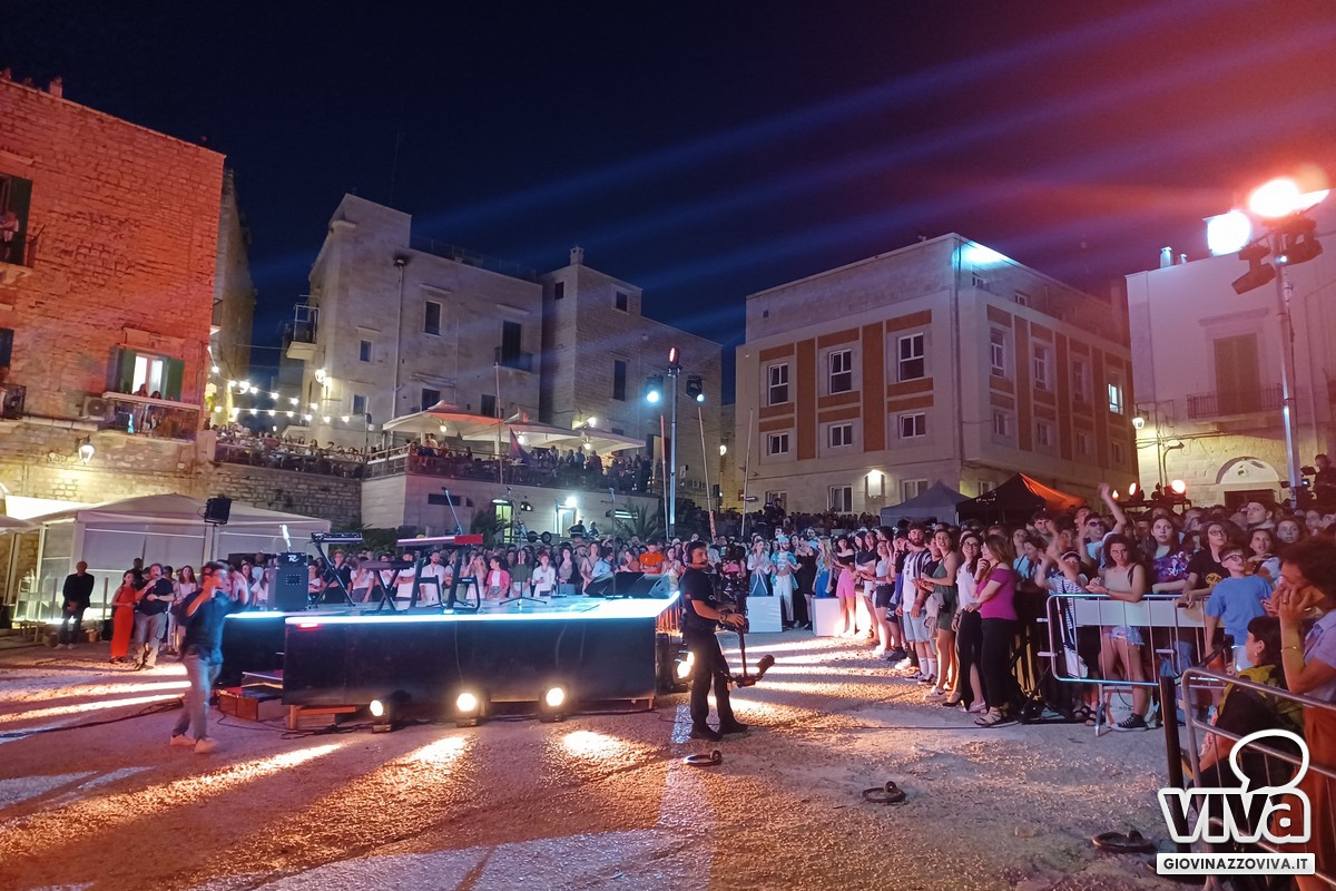 Elodie e Mengoni a Giovinazzo