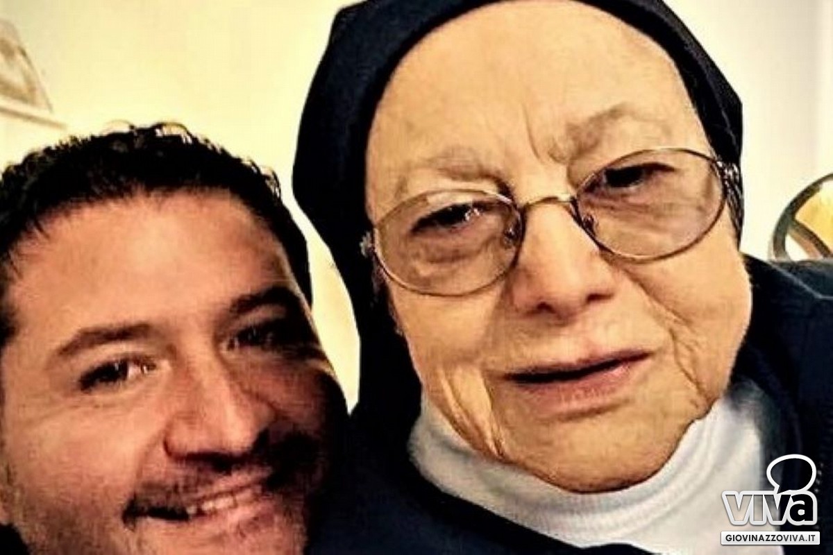 Suor Cecilia con il consigliere Turturro
