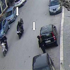 La scena ripres dalle telecamere di videosorveglianza di piazza Roma