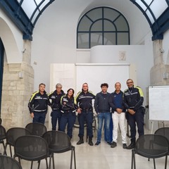 Novità a Giovinazzo: alla Polizia Locale spray e distanziatori