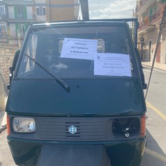 Ambulante tenta di investire un agente della Polizia Locale: denunciato