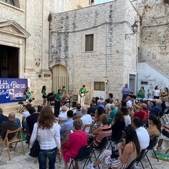 Una Notte Bianca della Poesia ricca della bellezza di versi e note