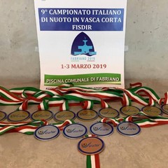 Campionati in vasca corta a Fabriano: 14 medaglie per la Gargano 2000