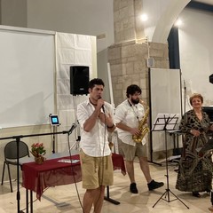 Una Notte Bianca della Poesia ricca della bellezza di versi e note
