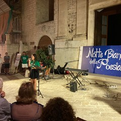 Una Notte Bianca della Poesia ricca della bellezza di versi e note
