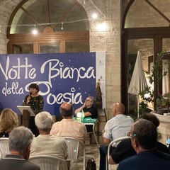 Una Notte Bianca della Poesia ricca della bellezza di versi e note