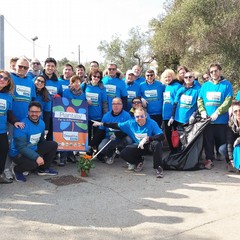 Foto di gruppo col "bottino" finale