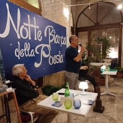 Una Notte Bianca della Poesia ricca della bellezza di versi e note