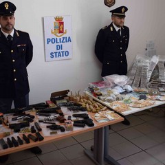 Armi, droga e soldi: incastrati in tre dopo il pedinamento della Polizia