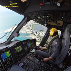 Esercitazione aeronavale delle Fiamme Gialle al largo di Giovinazzo