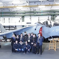 Gruppo ANMI Giovinazzo e il Luogotenente elicotterista Capo hangar Cosimo Cardellicchio