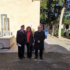 il presidente gruppo ANMI di Giovinazzo Nicola Martinucci Cinzia Marzella e lAmmiraglio Michele de Pinto
