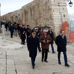 La delegazione giunge sul cantiere quasi concluso