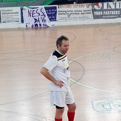 Il Sindaco in pantaloncini e scarpette