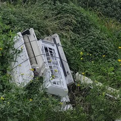Rifiuti come se piovessero. Lama Castello è una discarica a cielo aperto