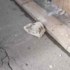 Un'altra tragedia sfiorata: si stacca un gattone dall'Ive, chiusa via Marconi