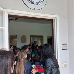 A scuola di legalità: gli studenti in visita alla caserma dei Carabinieri
