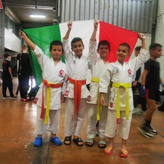 I karateki della Shinjukan Dojo fanno il pieno di medaglie: ben 57!