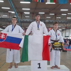 I karateki della Shinjukan Dojo fanno il pieno di medaglie: ben 57!