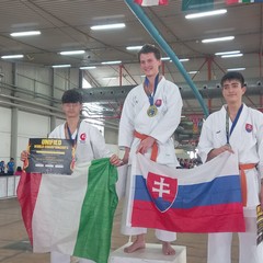 I karateki della Shinjukan Dojo fanno il pieno di medaglie: ben 57!