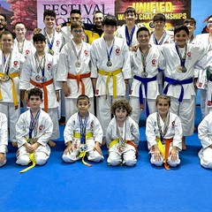 I karateki della Shinjukan Dojo fanno il pieno di medaglie: ben 57!