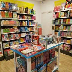 Mondadori Bookstore
