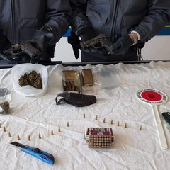 Armi, droga ed esplosivi: duro colpo della Guardia di Finanza