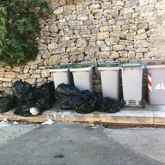 Rifiuti via Crocifisso