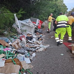 Giovinazzo, ripulita la complanare di via Molfetta