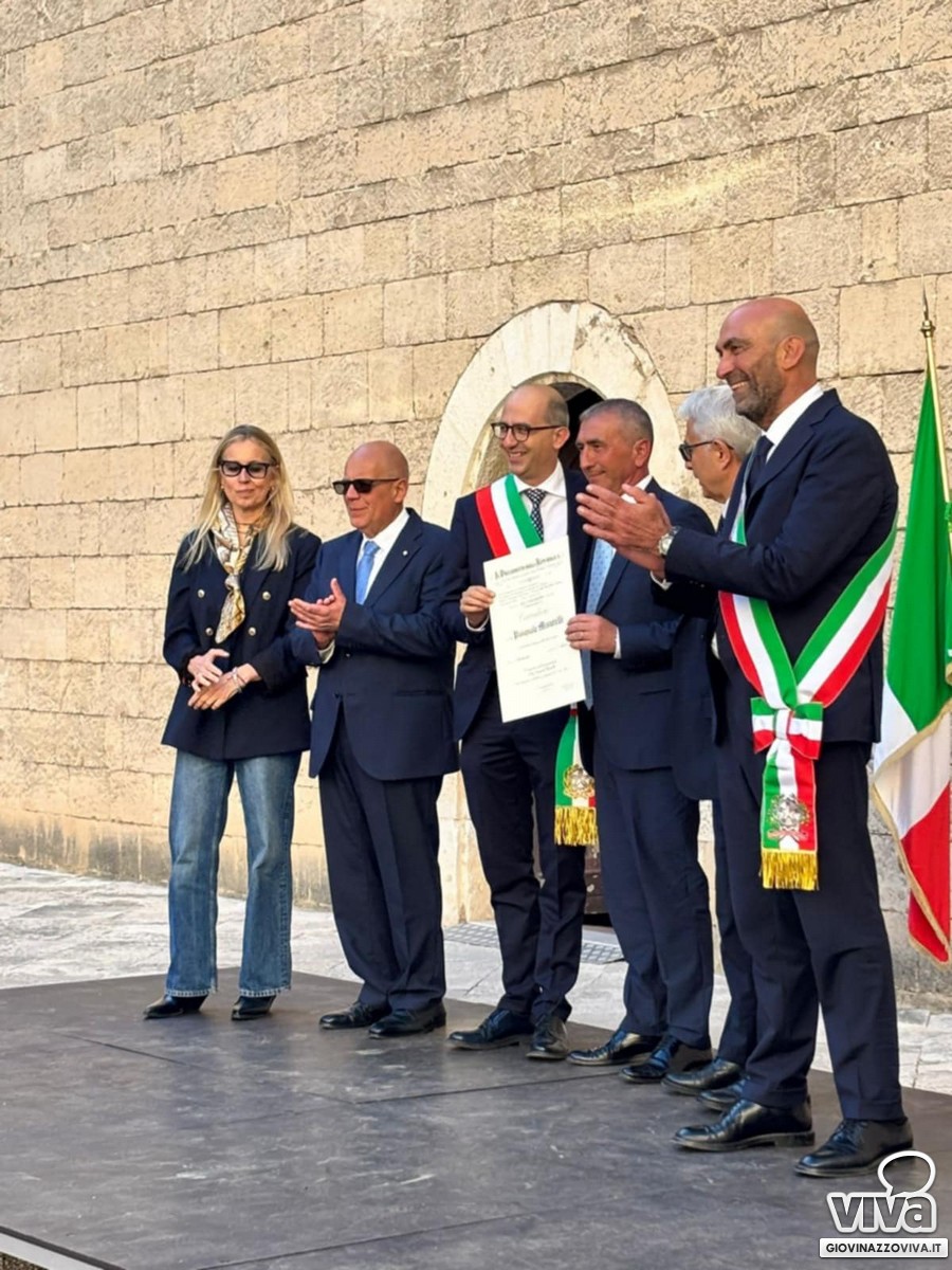 La consegna dell'onorificenza a Pasquale Misurelli