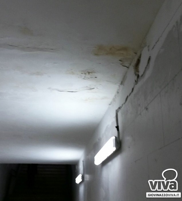 Muffe e crepe nel sottopassaggio