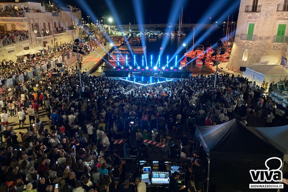Elodie e Mengoni a Giovinazzo
