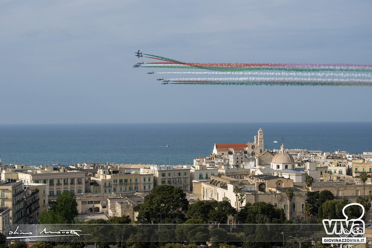 Frecce Tricolori su Giovinazzo