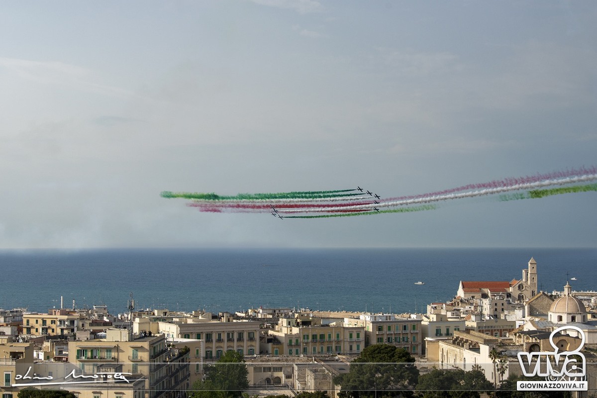 Frecce Tricolori su Giovinazzo