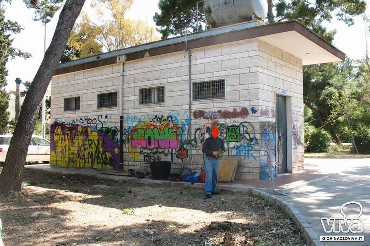 Vandalismo ed inciviltà in Villa Comunale