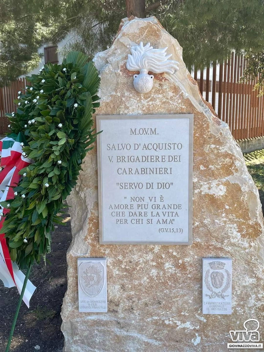 La stele in piazzale Salvo D'Acquisto