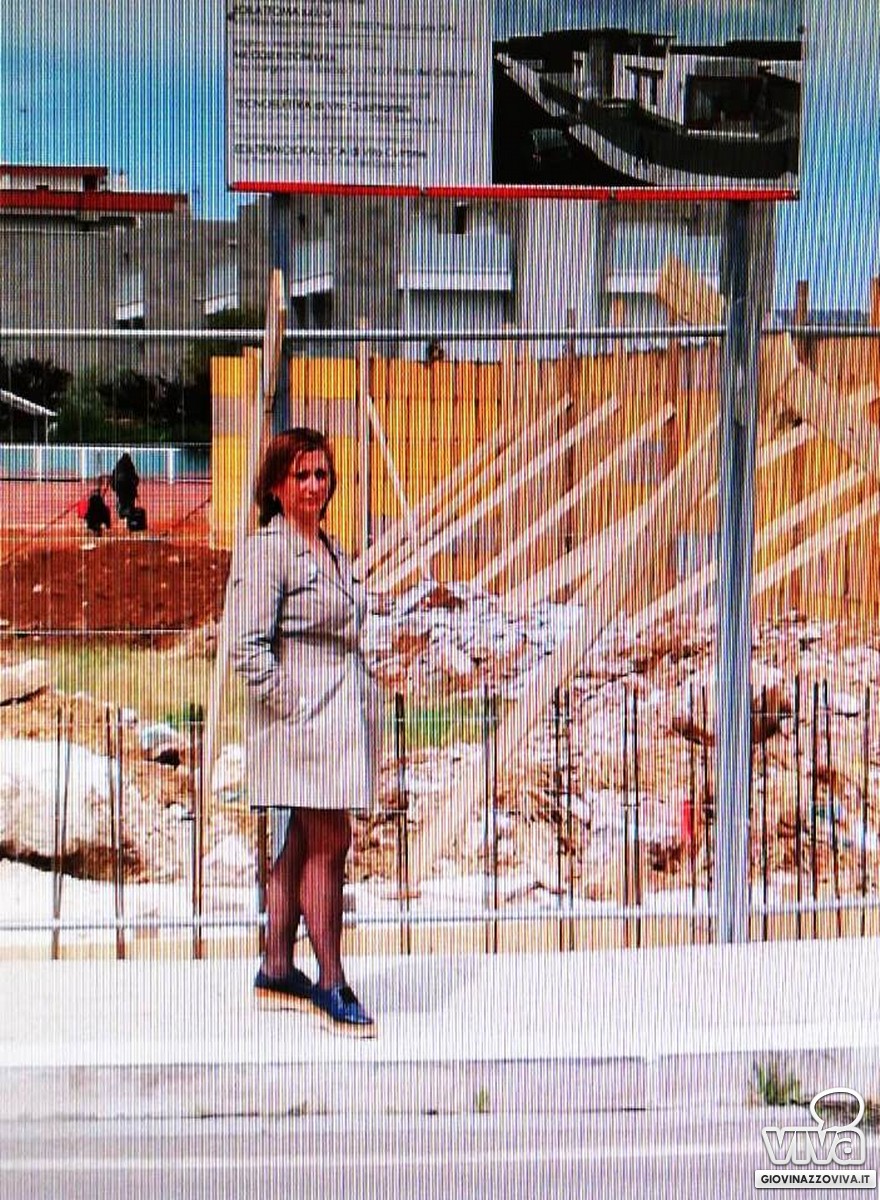 Teresa Picerno davanti al cantiere